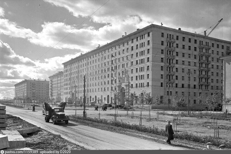 Черемушкинский районный город москва. 4-Я Черемушкинская улица. Фото старой большой Черемушкинской. Ул б. Черемушкинская в 50-70 годы. Большая Черемушкинская улица старые фото.