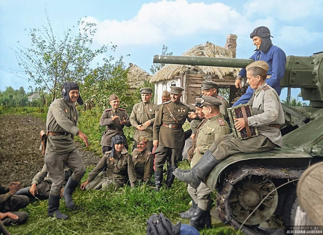 Фотохроника. Первая мировая война 1941-1945. Война Курская область 1941. Танкисты Советской армии 1943. Фотохроника военных лет 1941-1945.