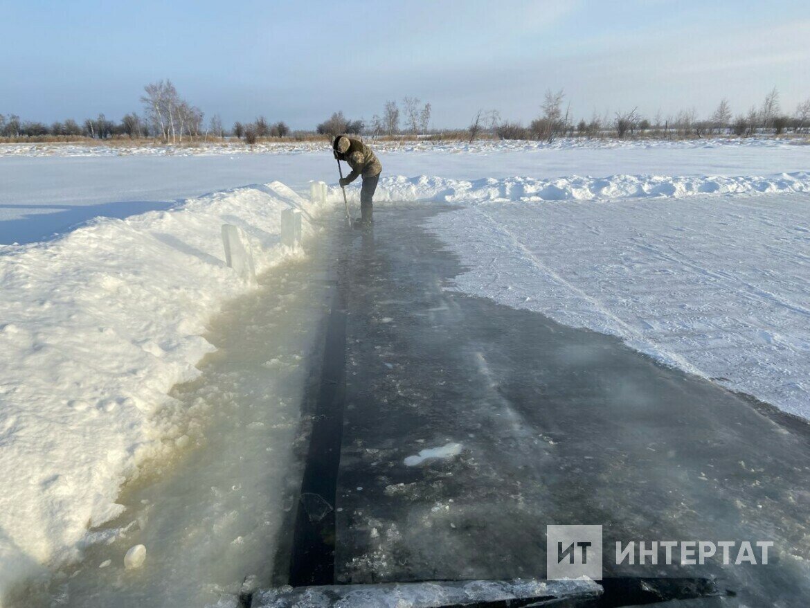 Работать круглый год, чтобы выжить: как и для чего в деревнях Якутии  заготавливают лед | Татар-информ | Дзен