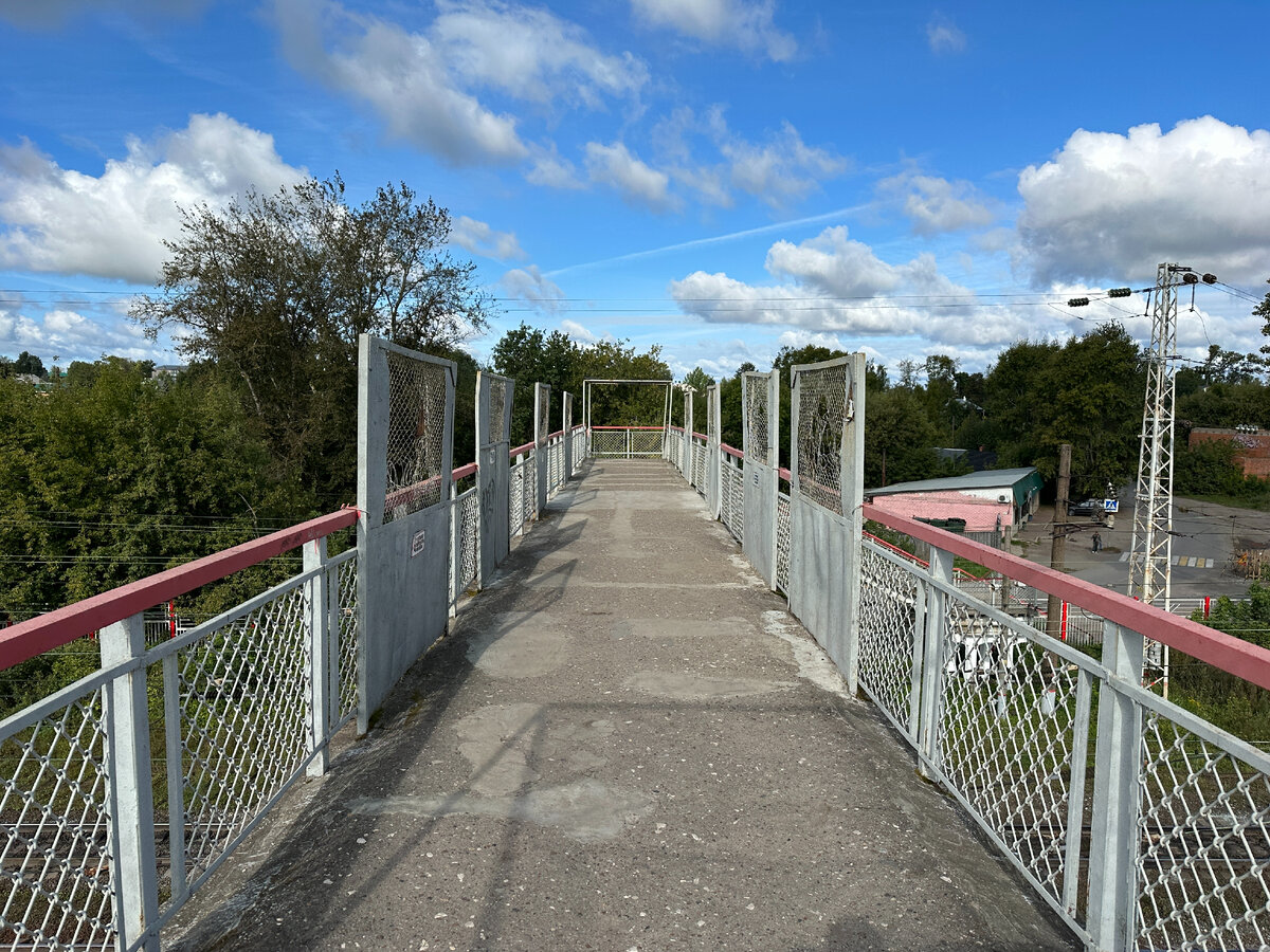 Мост соединяет две части города