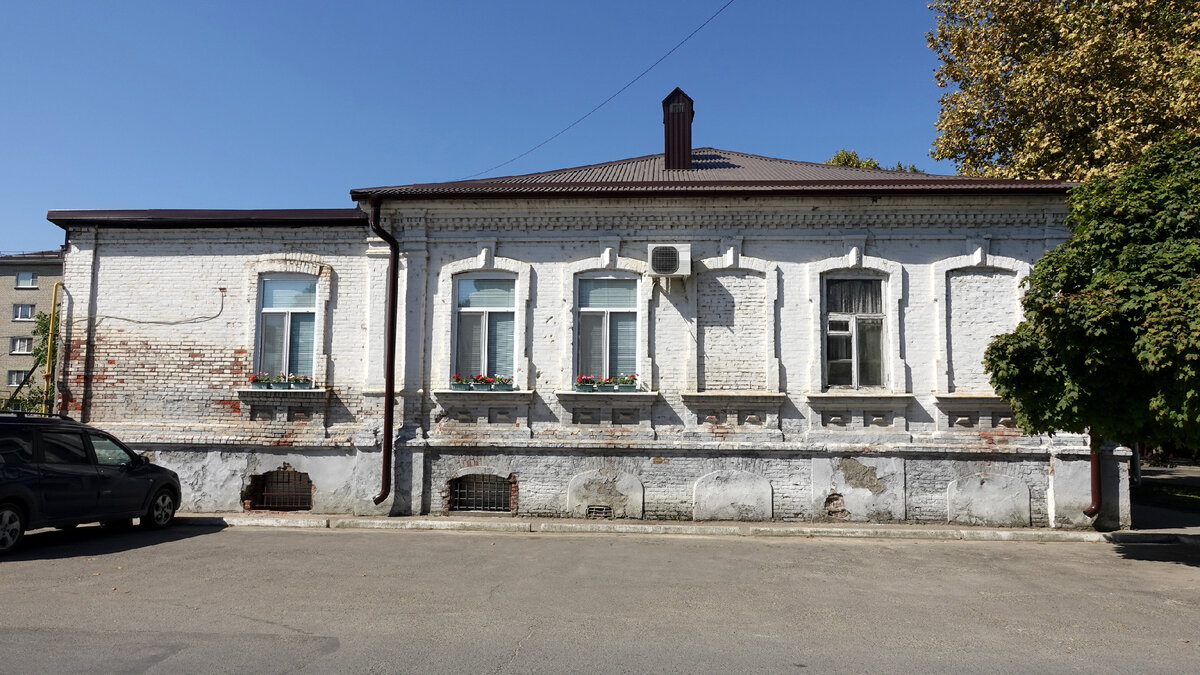 цветы на дом славянск кубани. ул. версаль славянск на кубани. славянск на кубани недвижимость. особняки на берегу кубани.