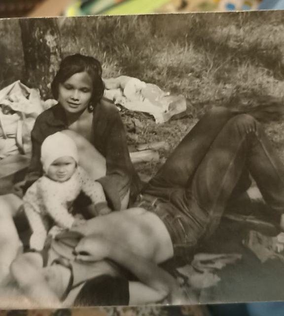 Маме здесь 20 лет. 