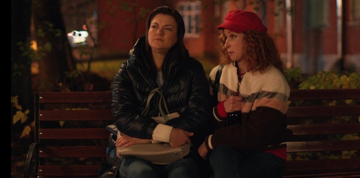 Кадр из сериала "Первокурсницы"