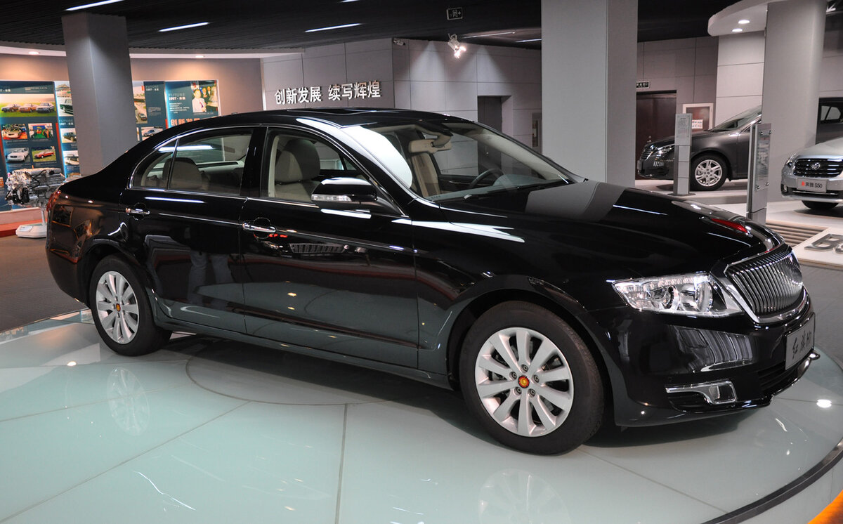 HongQi  H7 предназначен для госчиновников среднего звена, но купить такую машину может и любой житель Китая