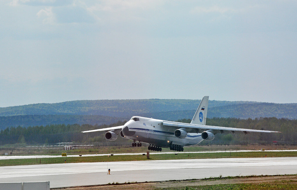 Изделие 400. Ан24 в Кольцово. Изделие 400 самолет. Ту-124 и АН-24. Длина ВПП для АН-125.