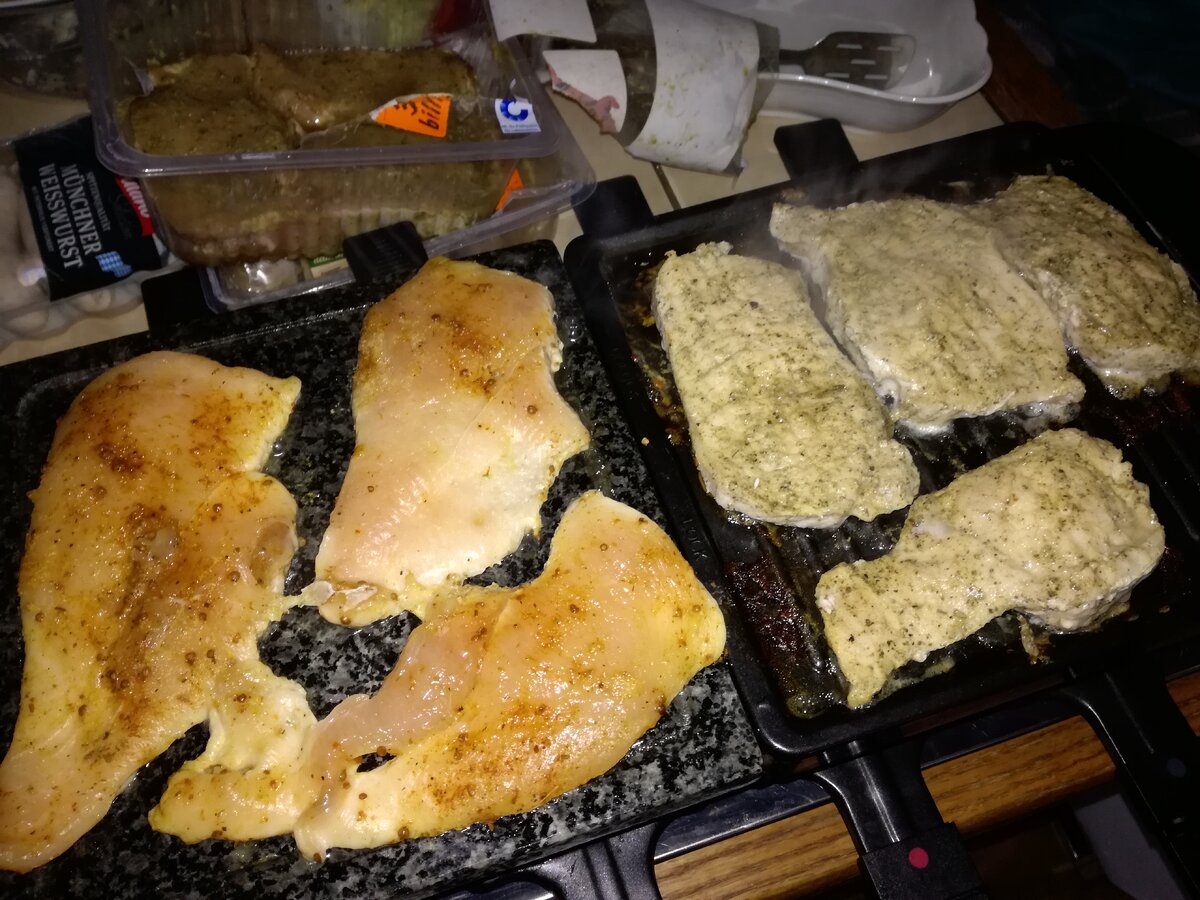 Чтобы приготовить вкусное мясо на электрическом гриле, надо знать, как правильно приготовить мясо. И конечно же его замариновать предварительно.