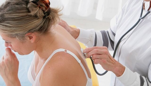 Если возникли симптомы воспаления легких у взрослых без температуры, то назначают диагностические исследования для подтверждения диагноза:
 