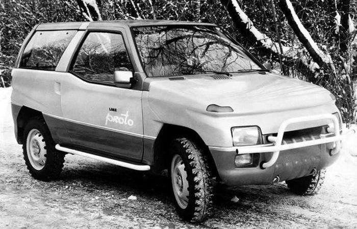 В 1989гг. в СССР такая машина вполне могла попасть в серийное производство. Она позиционировалась, как 4-местный внедорожник. Машина была оснащена укрепленным стальным каркасом, который закрывался съемными панелями (что значительно упрощало ремонт). Сидения в авто раскладывались таким образом, что получалась одна широкая кровать, которая занимала практически весь салон