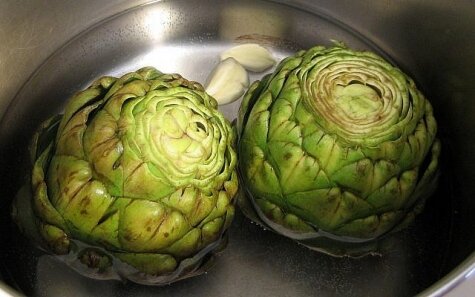 Еврейская община Рима втянута в противостояние с высшим религиозным авторитетом Израиля после того, как последний объявил любимое блюдо Вечного города «carciofi alla giudia» (жареный цельный артишок) не кошерным.