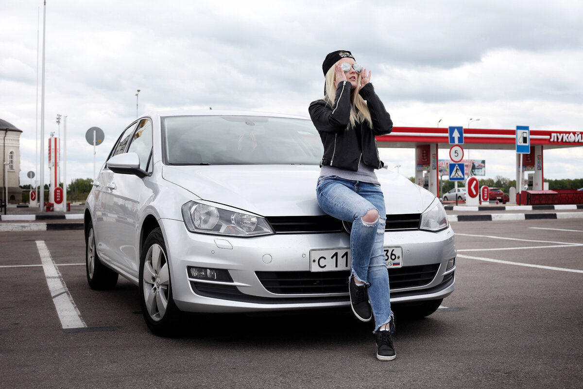 Мария Китаева со своим автомобилем (фото взято с drive2).