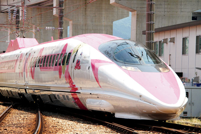 Экстерьер скоростного поезда" Hello Kitty"
