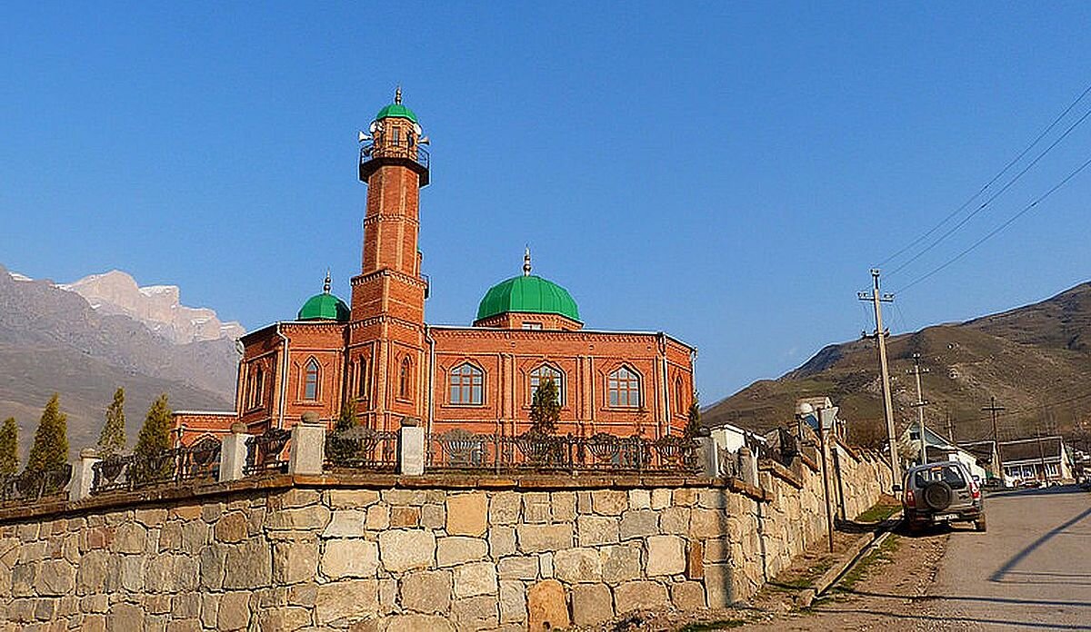 Погода верхняя балкария на неделю. Мечеть верхняя Балкария. Мечеть Чегем КБР. Герменчик Кабардино-Балкария мечеть. Село верхняя Балкария мечети.