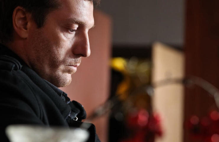 Если вы в чем-то не уверены, то прежде всего ищите в себе. Фото: кадр из фильма "Измена" (2012)