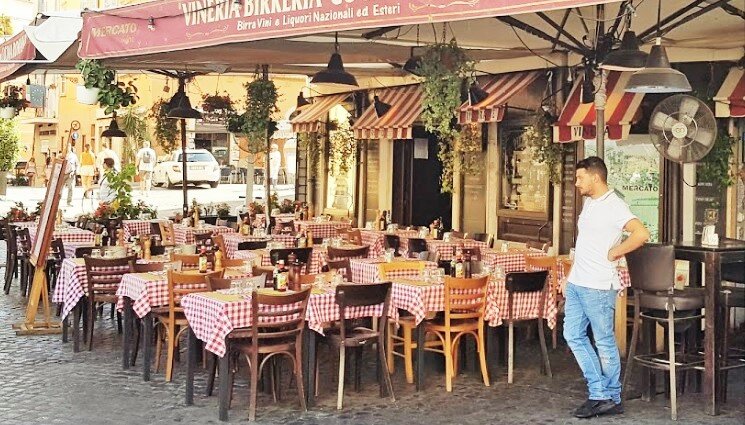 Один из ресторанчиков на Кампо де Фьёри