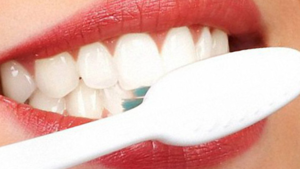 Можно ли чистить зубы содой? Статья от экспертов Дентапрофи