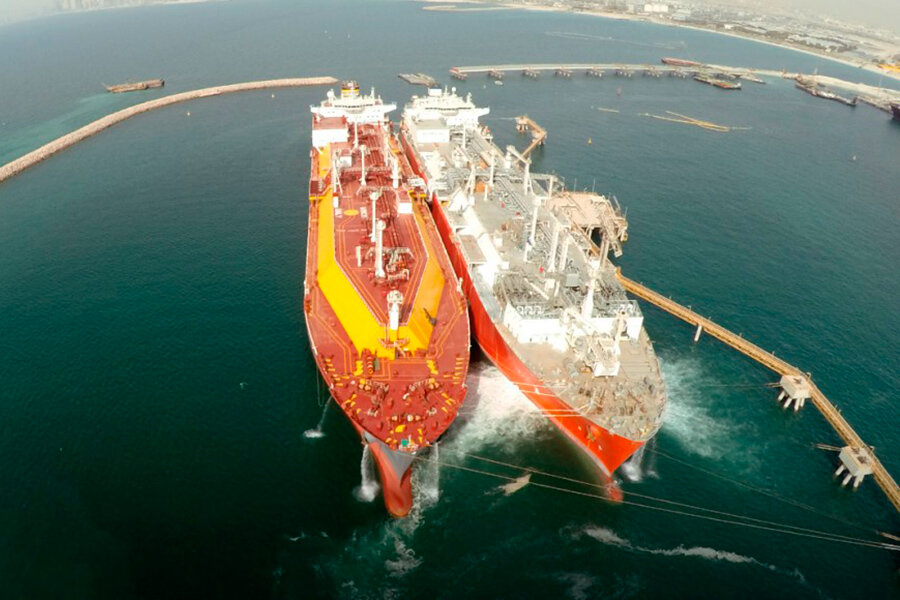 Работа плавучего терминала Explorer в Дубае / Фото: Excelerate Energy