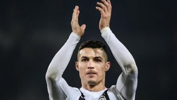 Фото: AFPПо информации BeFoot, наркотик был упакован в пять пакетов, на которых было изображение лидера «Ювентуса» и сборной Португалии Криштиану Роналду.
