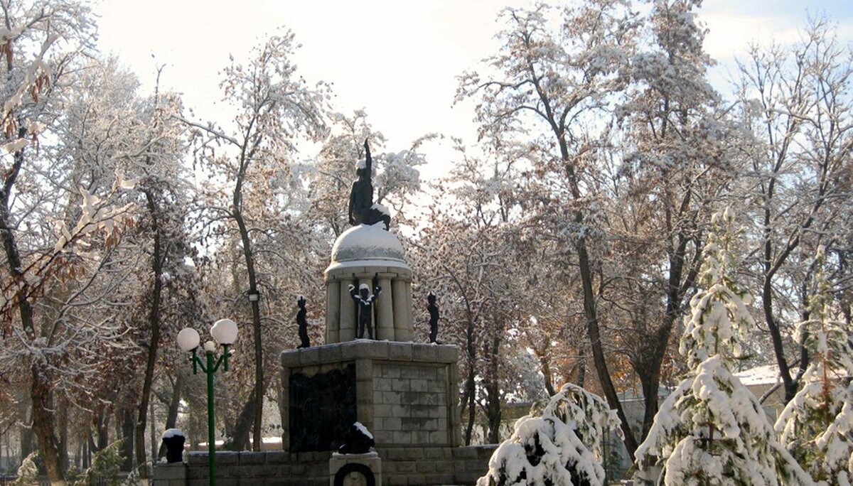 ПАМЯТНИК СВОБОДЕ В САМАРКАНДЕ. ФОТО АВТОРА