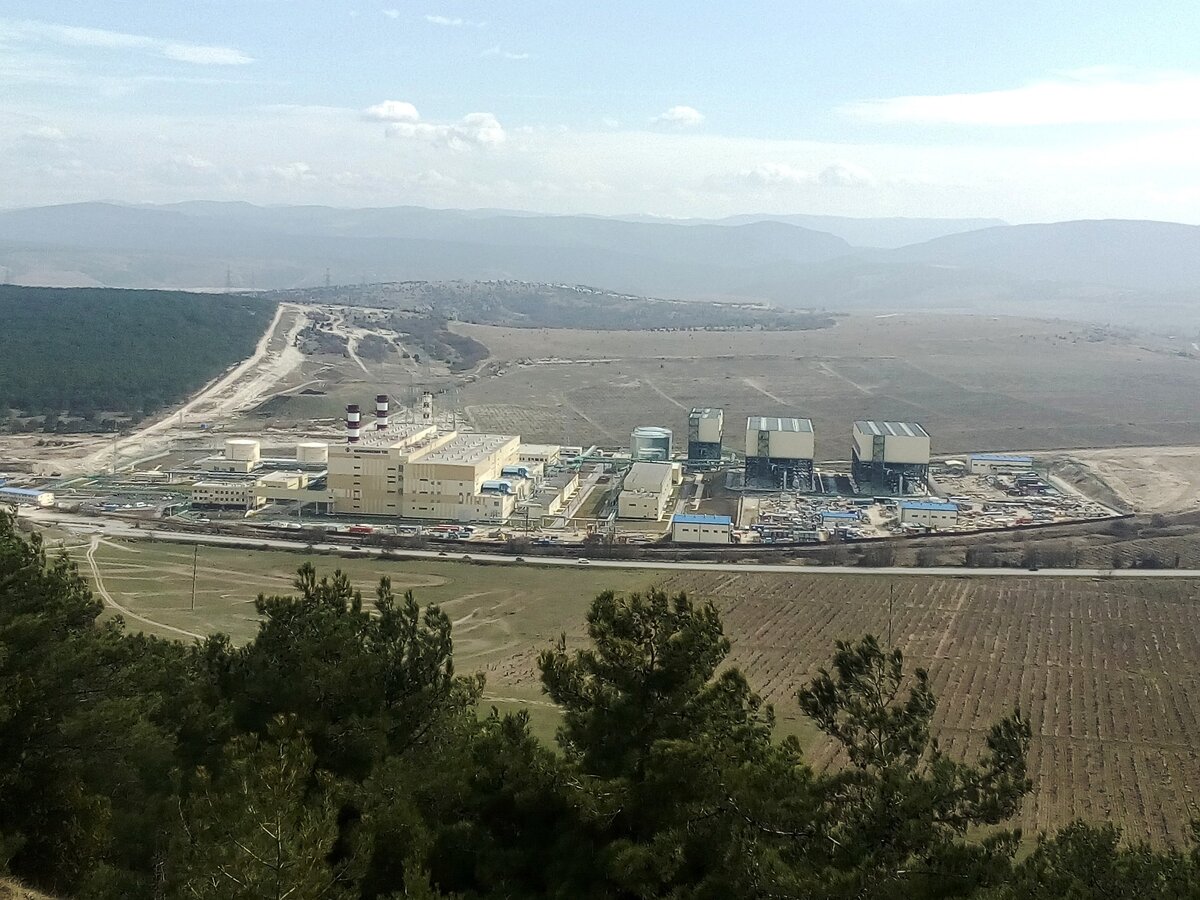 Вид на Балаклавскую ТЭС со стороны Сапун-горы.