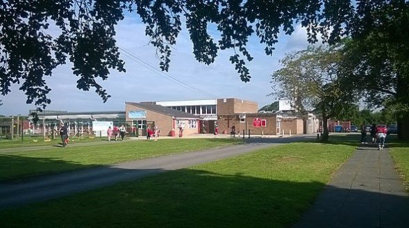 
( на фото: Начальная школа Святого Стефана.)