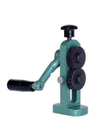 Зиг-заг машинка с чугунным корпусом.