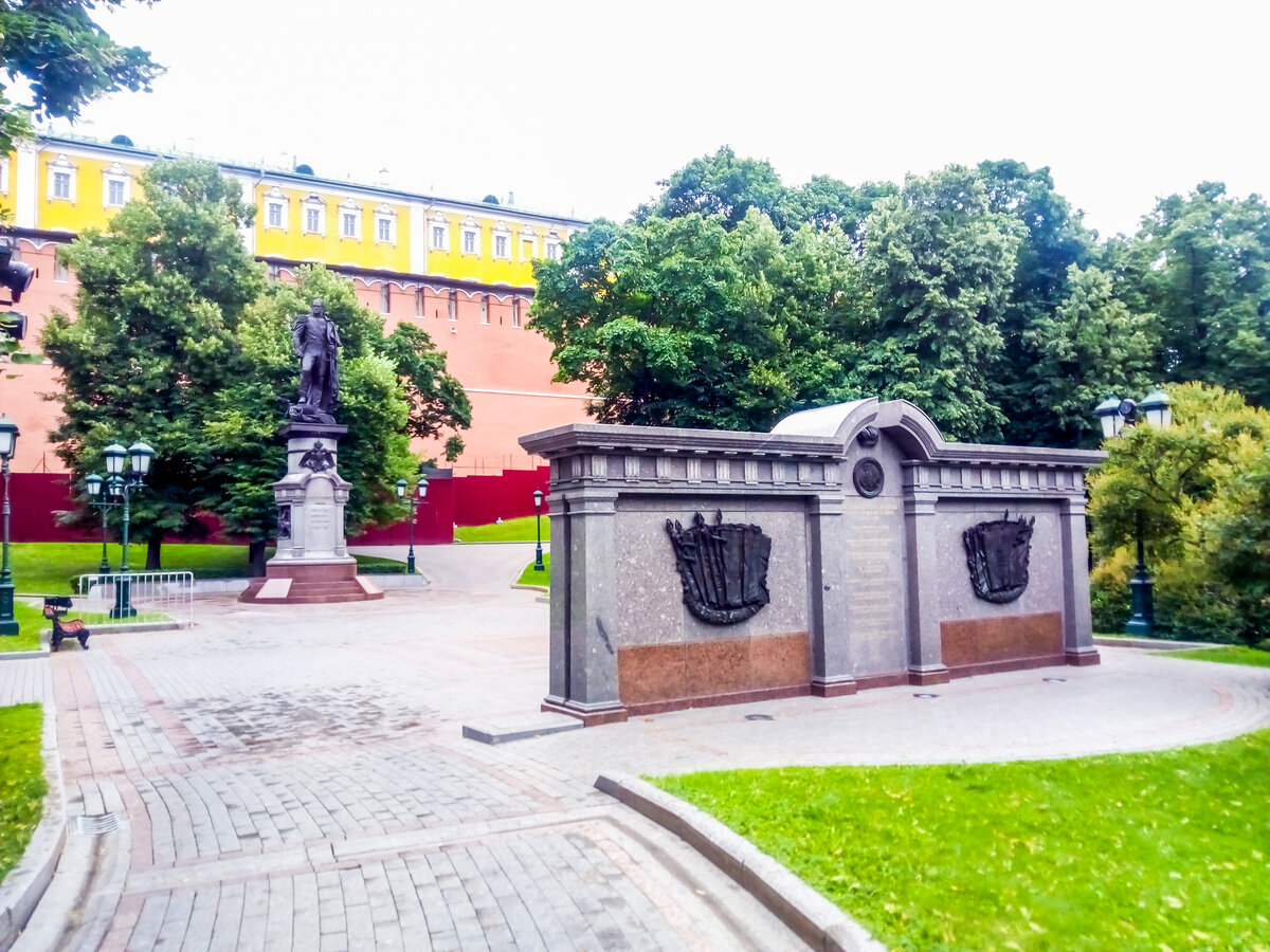 Памятник александру i в москве