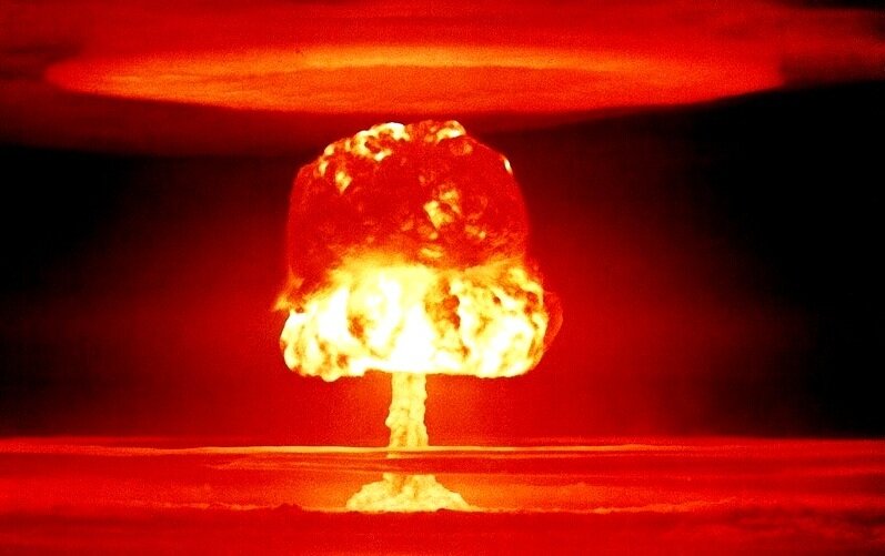 Еще GPS это также система обнаружения ядерного оружия. В любой точке Земли всегда видимы как минимум 4 GPS спутника. Из-за этого любой ядерный взрыв будет виден достаточному количеству спутников, чтобы определить, когда и где он произошел.