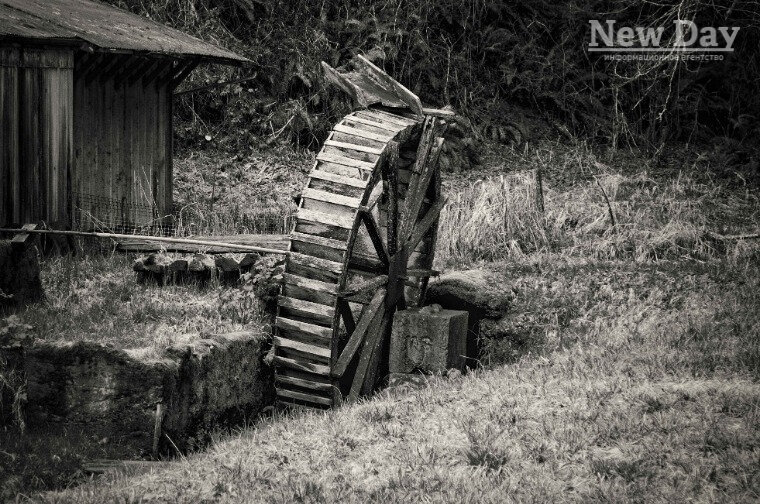 фото: Чигирь-водяное колесо