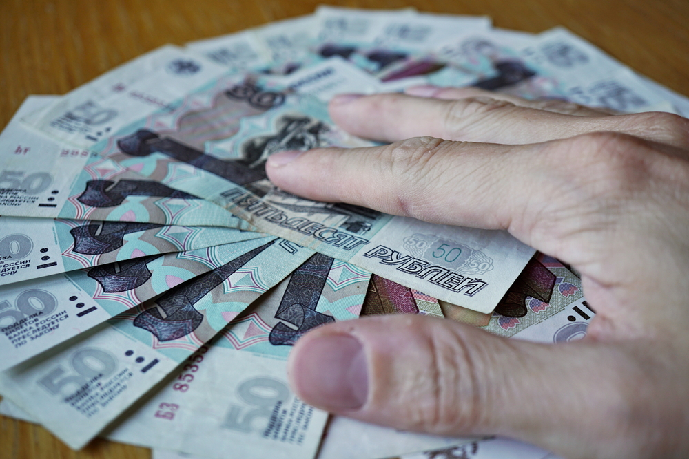 Маленький оклад можно скрыть, чтобы хоть кто-нибудь откликнулся