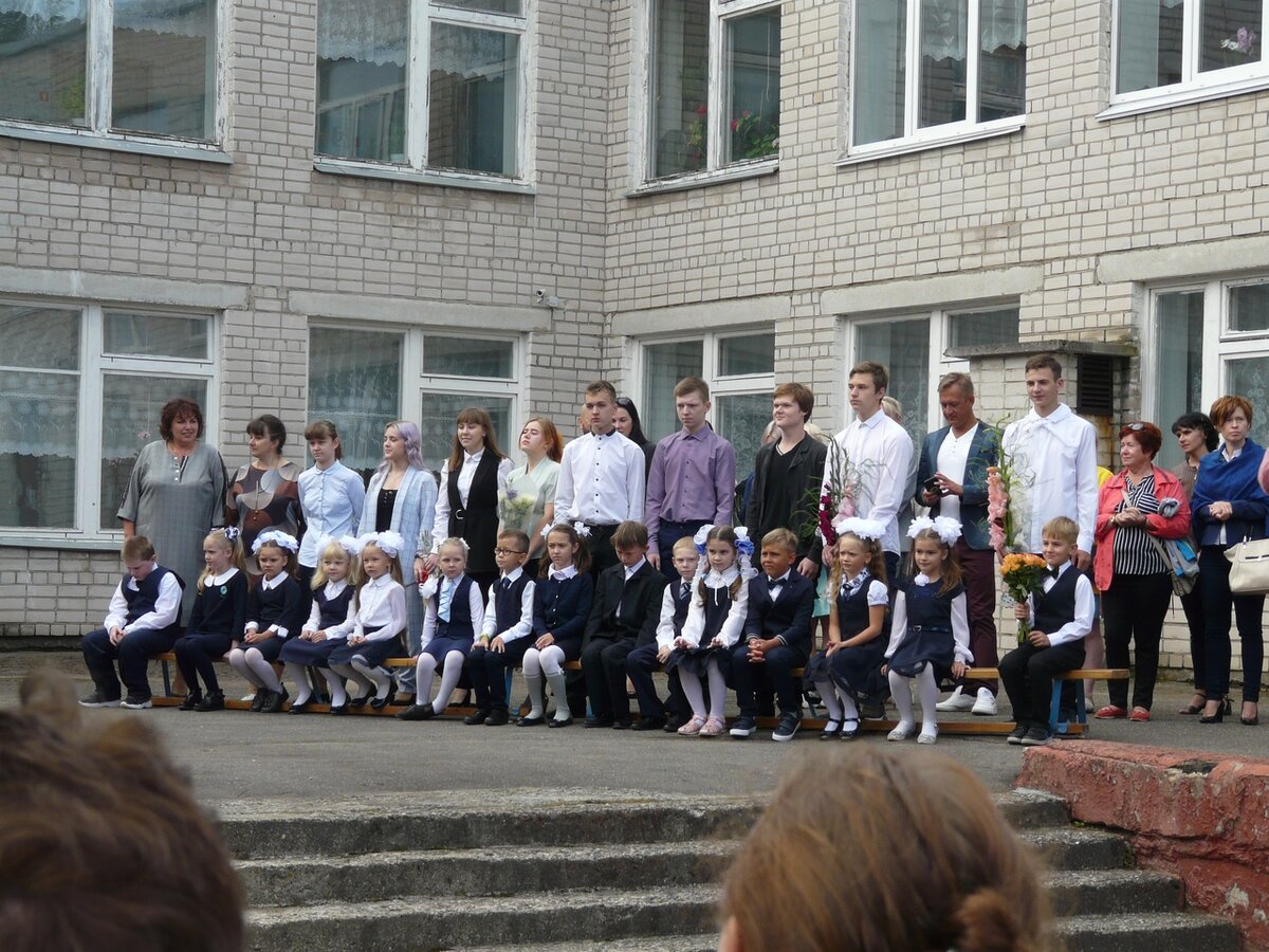 В этом году в первый класс школы в деревне Н. Домозерово пошло 15 учеников.