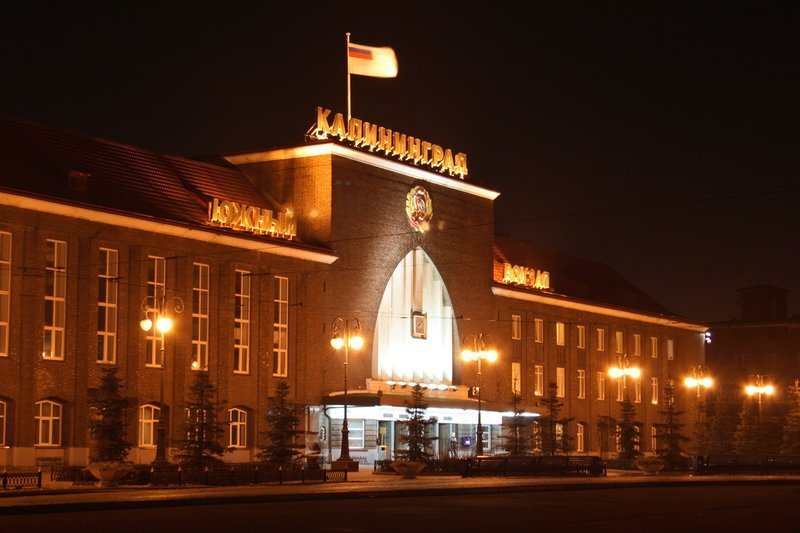Южный вокзал. Калининград. Источник фото: http://static.esosedi.org/fiber/80200/fit/900x600/nochyu.png