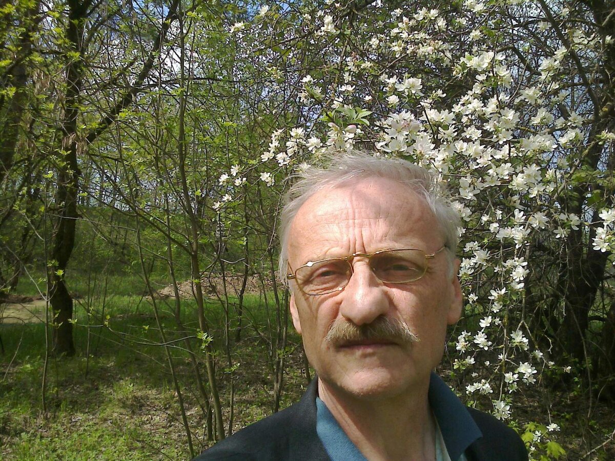 Возле цветущей весны