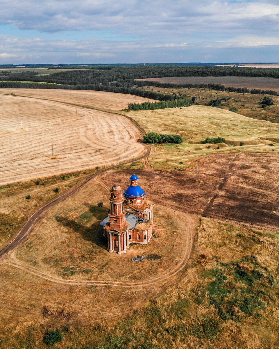 Храм посреди бескрайних полей подсолнухов. Куда же делась деревня? | По  России с фотокамерой | Дзен