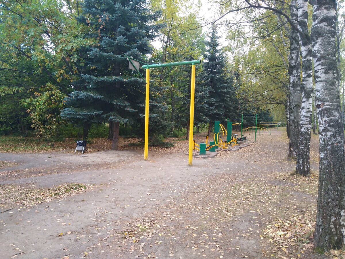 Спортплощадки, ещё напоминают о свежести постройки. 