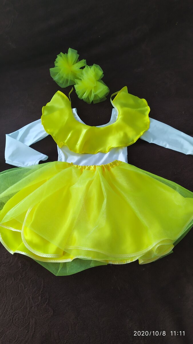 Моя работа- юбочка, воротник и банты. 