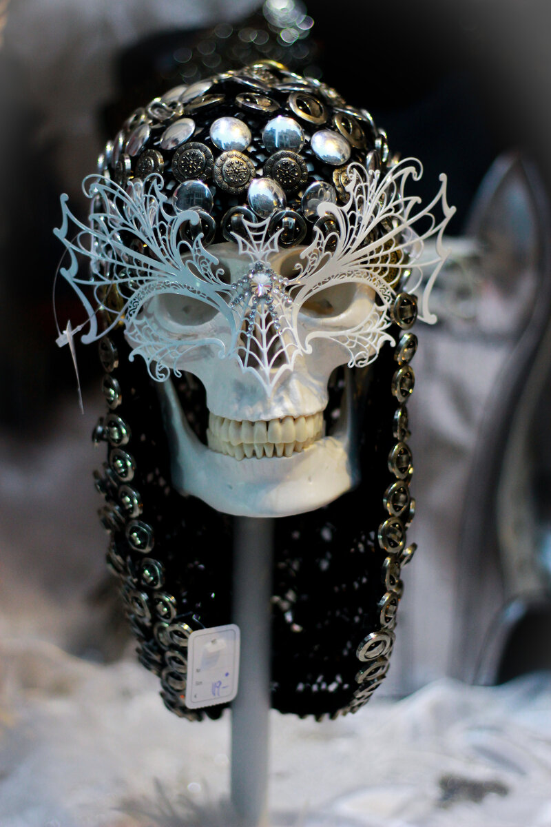 Страх смерти и забвения одно из сильнейших переживаний. Пройти его не просто.