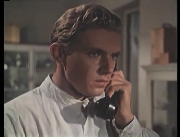 Лаборант Алеша Князев в исполнении Владимира Гусева.