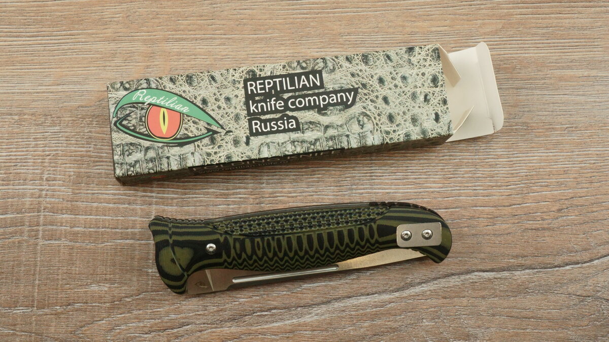 Нож упакован в фирменную картонную коробочку