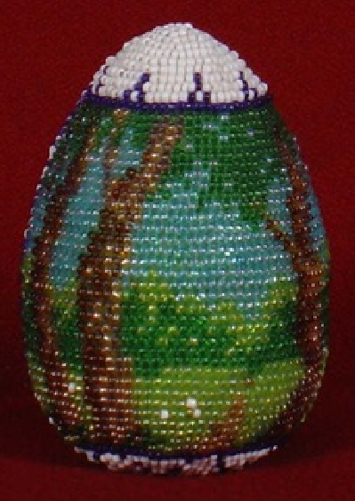 Фото из личного альбома. Яйцо, выполненное в технике бисероплетения, работы Ланы.