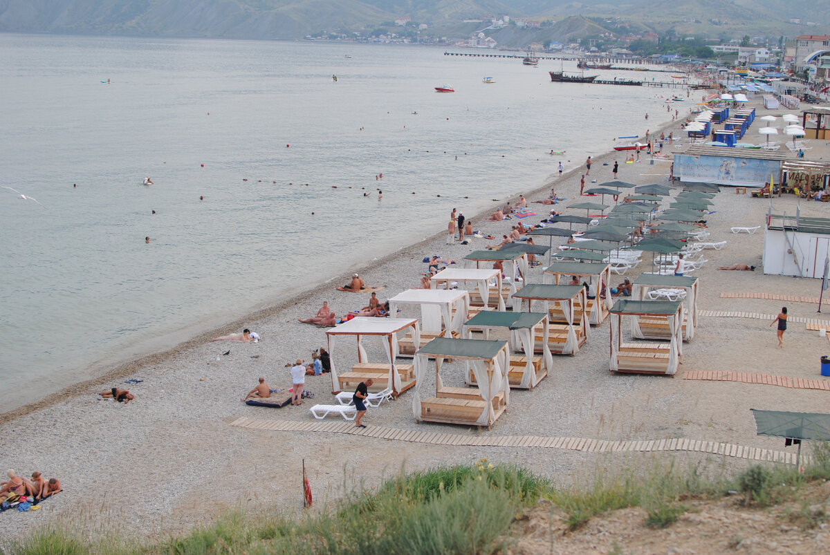 нудик в пасмурную погоду, людей мало