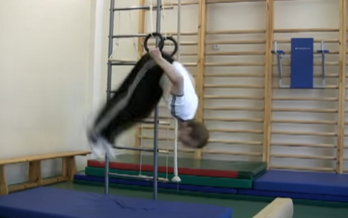 Руки не отпускаем.