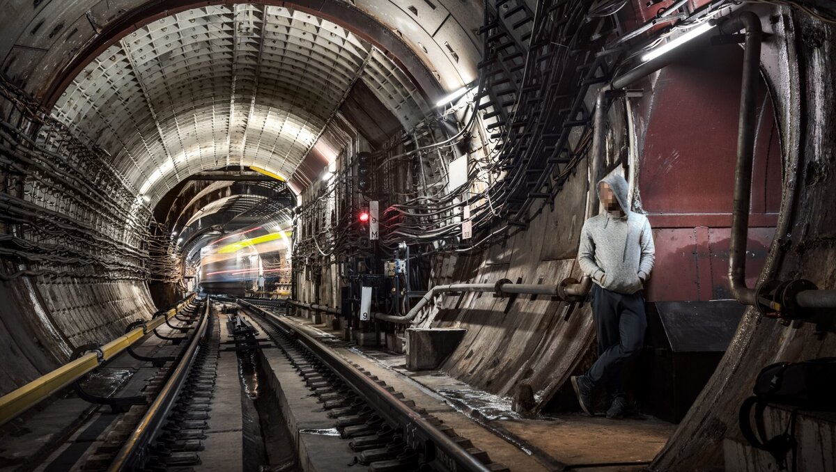 Секс в тоннеле метро