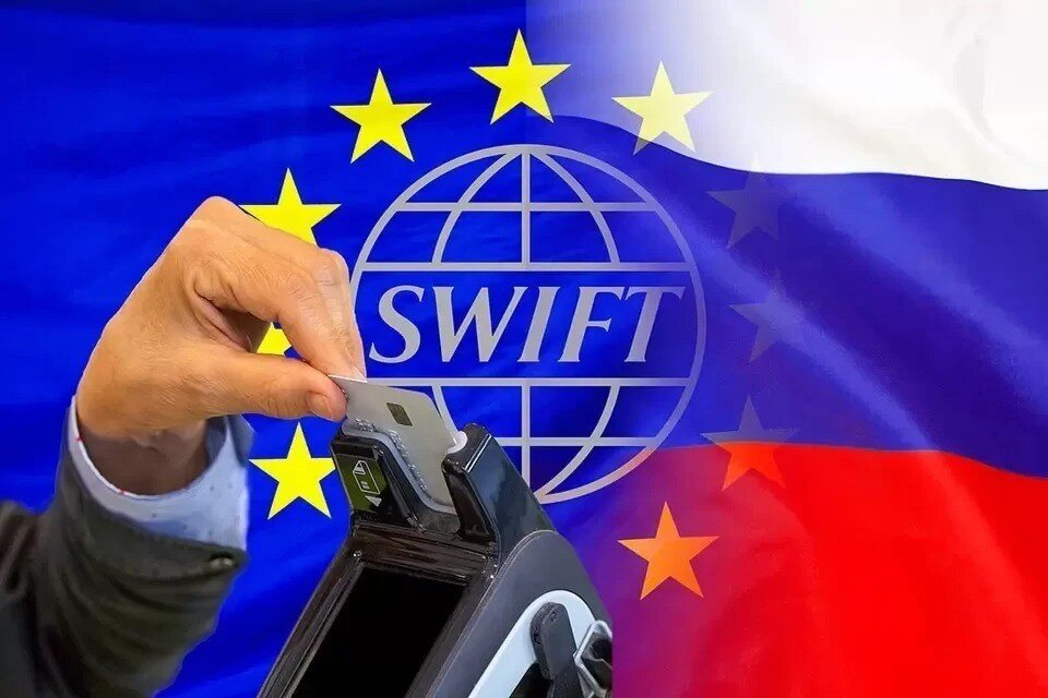     Семь российских банков отключили от системы SWIFT  Shutterstock