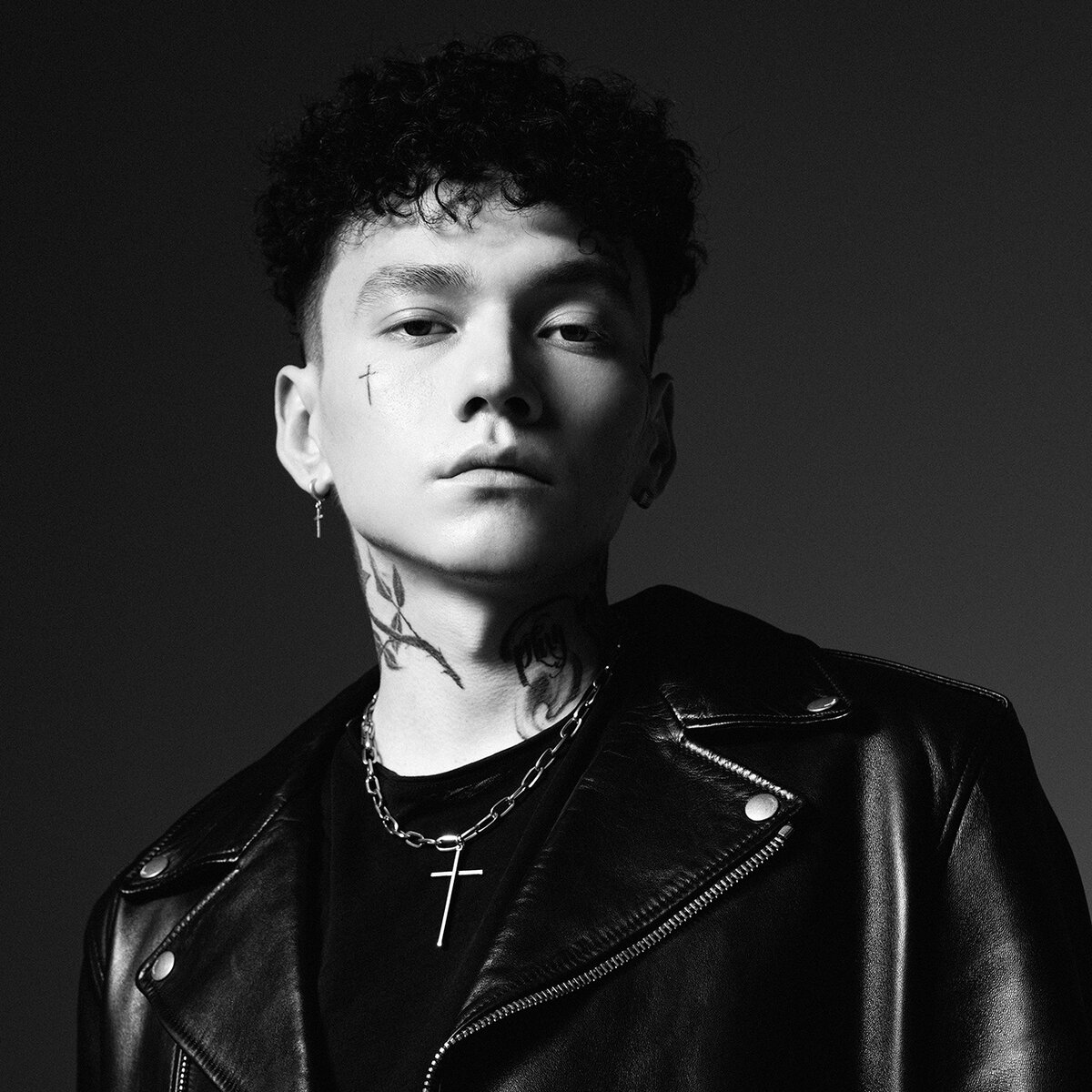 Лидер рок-группы "Три дня дождя" называет себя "алкашом", создавал биты для рэперов