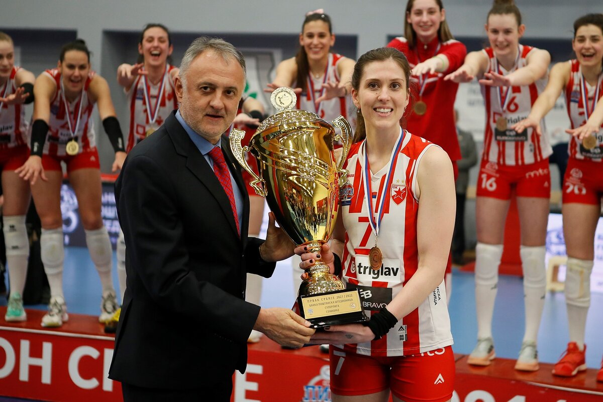 Бояна Дрча в составе "Црвены Звезды" стала чемпионкой Сербии. И в третий раз возвращается в Россию. До этого были "Омичка", "Локомотив", теперь - "Ленинградка"