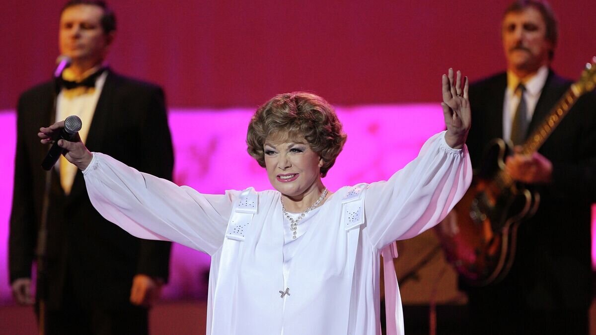    Сольный концерт Эдиты Пьехи с программой "Здравствуйте!"© РИА Новости / Алексей Куденко