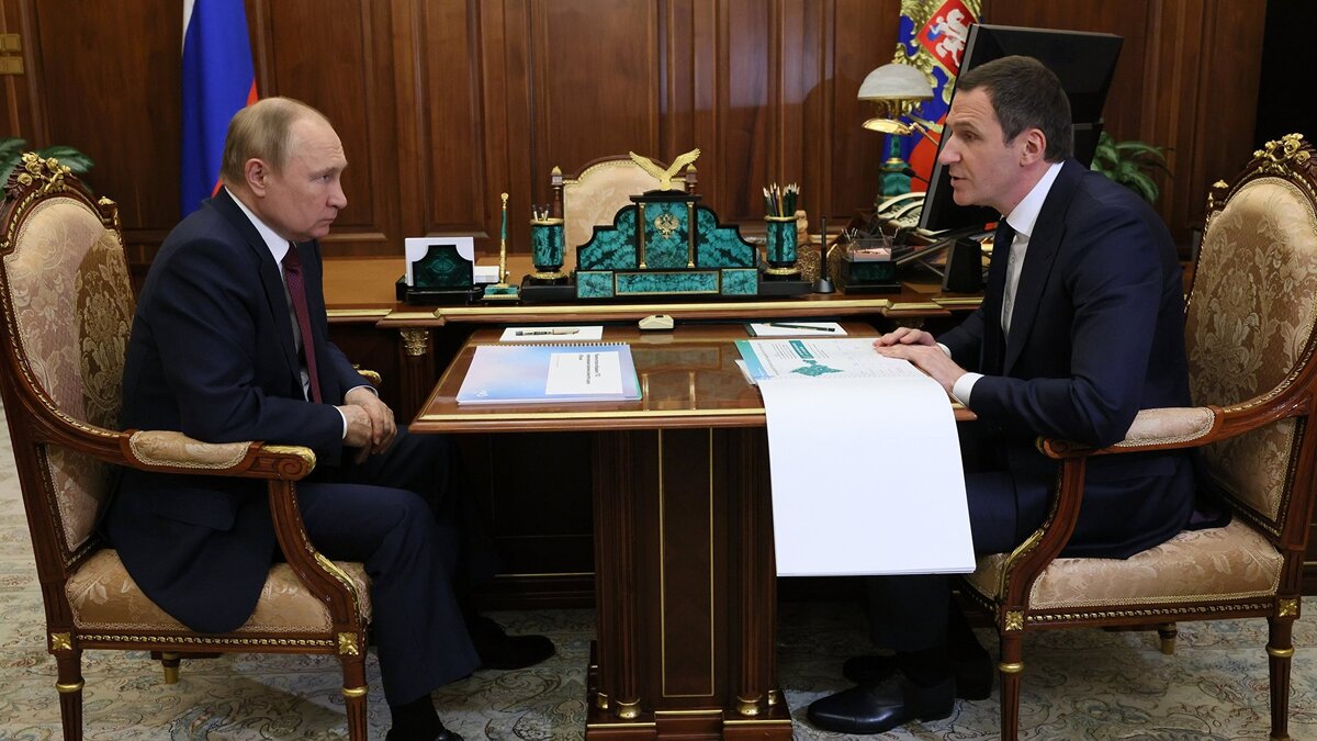    Президент РФ В. Путин встретился с главой РЭО Д. Буцаевым© РИА Новости . Павел Быркин