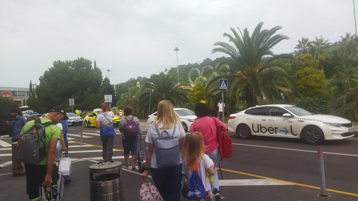 Сочи. Идем на посадку в автобус