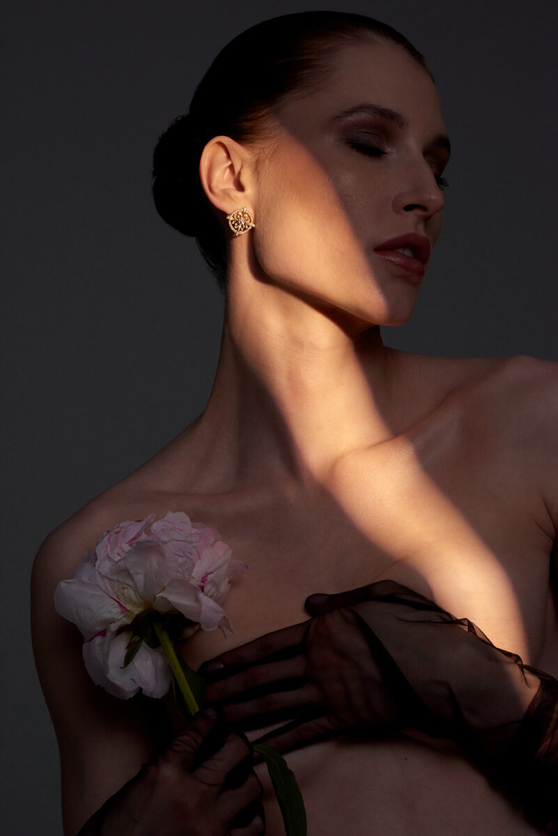 Серьги "Империя", ювелирный дом RODIS. Создавайте свою формулу с помощью ювелирных украшений, выполненных в классическом стиле. Длинные или короткие серьги, в зависимости от повода, станут Вашими верными спутниками на любом приеме.