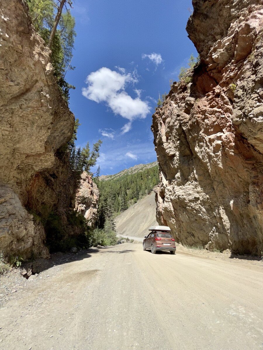 Красные ворота - еще одна достопримечательность Алтая